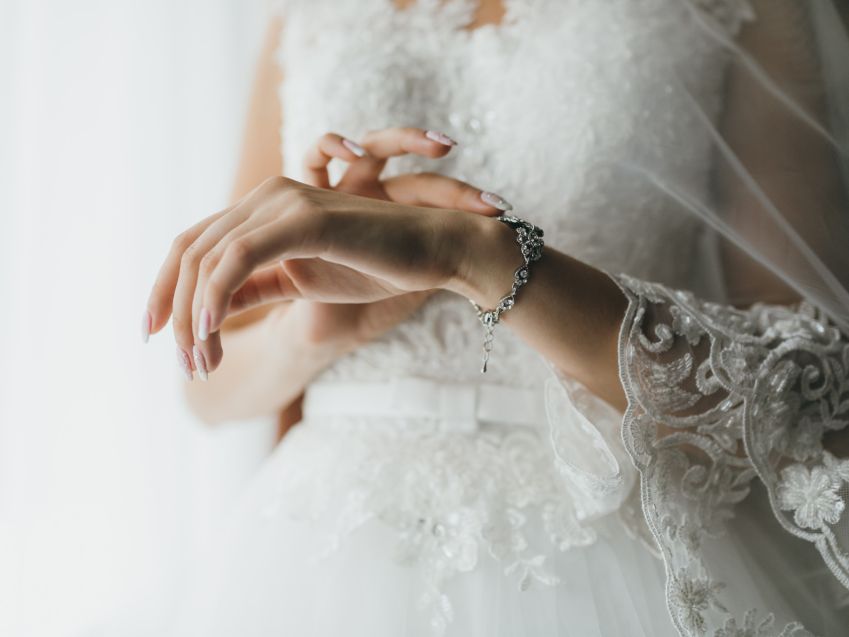 Biżuteria ślubna ‒ złoto czy srebro?
